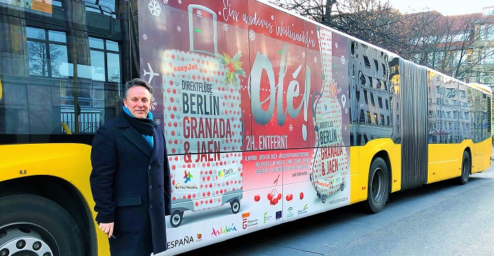 La provincia de Granada se promociona esta Navidad en los autobuses urbanos de Berlín