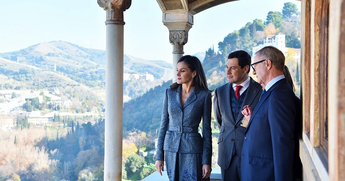La Reina inaugura en la Alhambra una muestra sobre la Granada zirí y el universo beréber.jpg