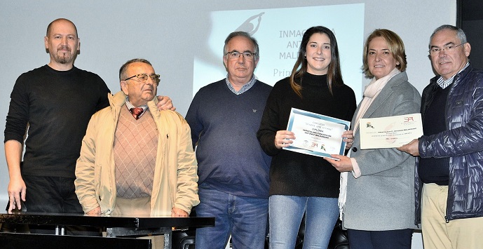 La Sirenita mira al mar desde la Escuela de Arte de Motril.jpg
