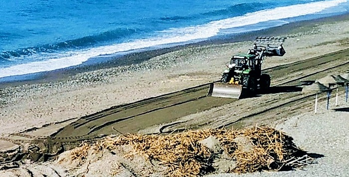 Limpieza playa San Cristóbal tras temporal.jpg