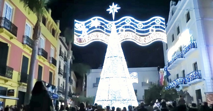 Plaza de la Constitución de Almuñécar en Navidad
