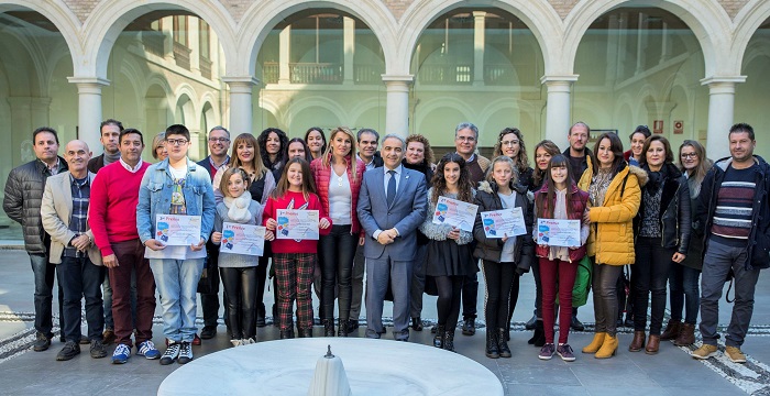 Rosalía Prados, del CEIP Mayor Zaragoza de Salobreña, ganadora provincial del premio 'Solidaridad en Letras'.jpg