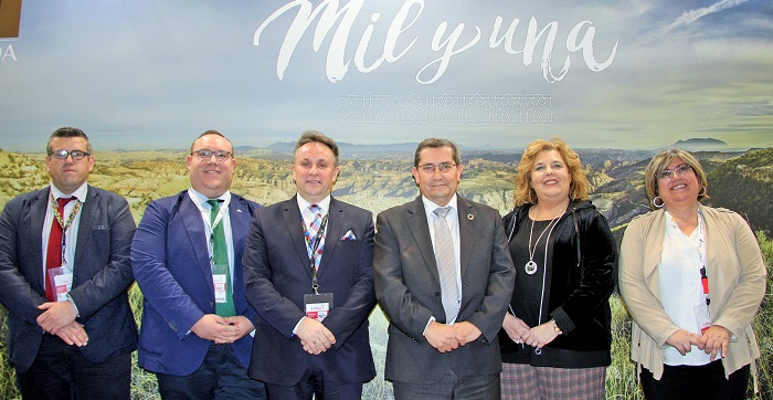 Granada presenta en Fitur tres nuevos folletos de turismo familiar, buceo y golf