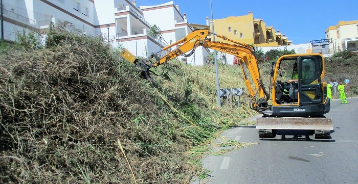 La Consejería de Fomento adjudica los servicios de conservación de 3.500 kilómetros de carreteras.jpg