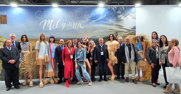 Los Chiringuitos de la Costa Tropical han presentado en Fitur la colección 'Chiringuitos CT' de Beatriz Peñalver