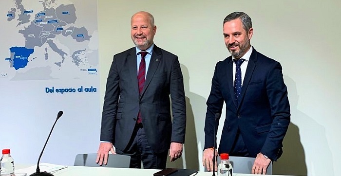 Los consejeros Javier Imbroda y Juan Bravo afirman que la gestión del Parque      de las Ciencias “se queda en Granada”.jpg