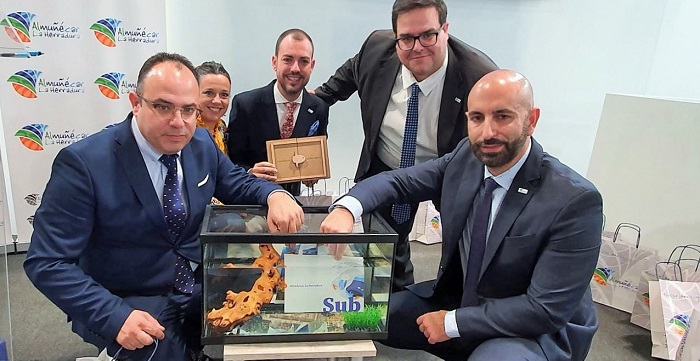 Presentado en Fitur el primer catálogo sumergible de Almuñécar y La Herradura