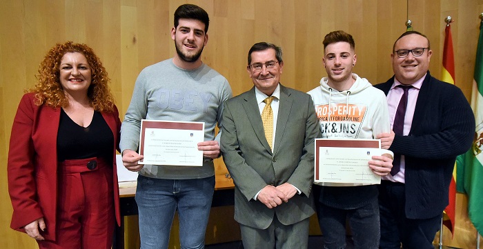 Cuatro deportistas de alto nivel de Salobreña reciben una beca de Diputación para potenciar su carrera