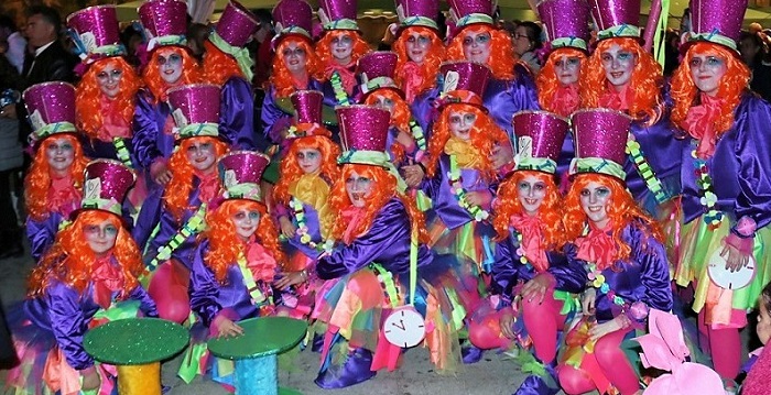 'Las sombrereras locas', primer premio en Grupo Largo en el Carnaval de Almuñécar