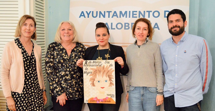 Laura Bustos, de 2º de ESO del IES Mediterráneo, gana el concurso de carteles para el 8 de marzo