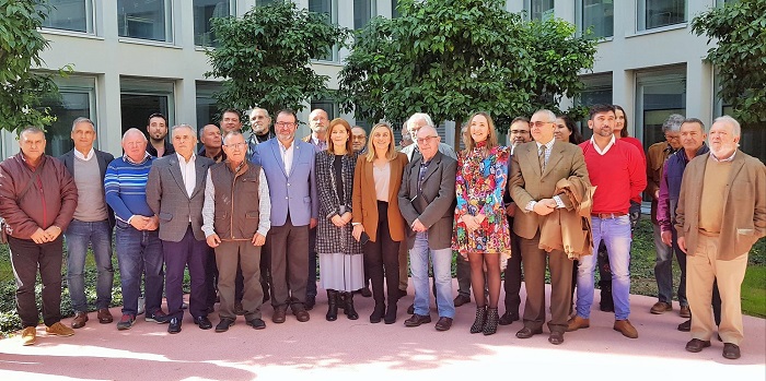 Marifrán Carazo defiende el decreto ley de viviendas irregulares junto a las asociaciones