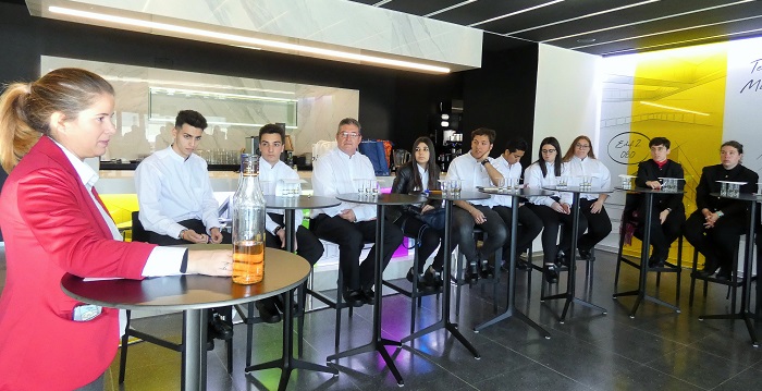 Continúan las acciones de FormActiva+ con la visita de los alumnos a la Bodega de Ron Montero