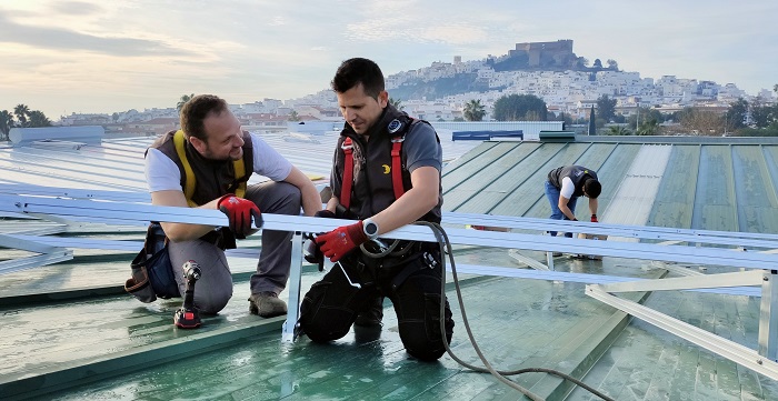 Frutas Manzano e Hijos SL apuesta por las energías renovables con la instalación de módulos solares fotovoltaicos