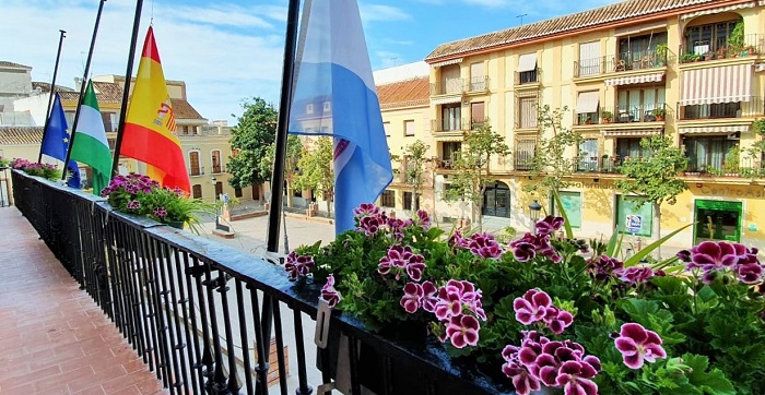 Motril ondeará sus banderas a media asta durante la crisis sanitaria como muestra de dolor por los fallecidos