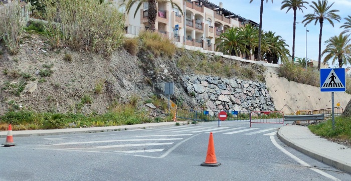 Salobreña cierra tres de sus accesos para asegurar el cumplimiento de las nuevas normas de movilidad