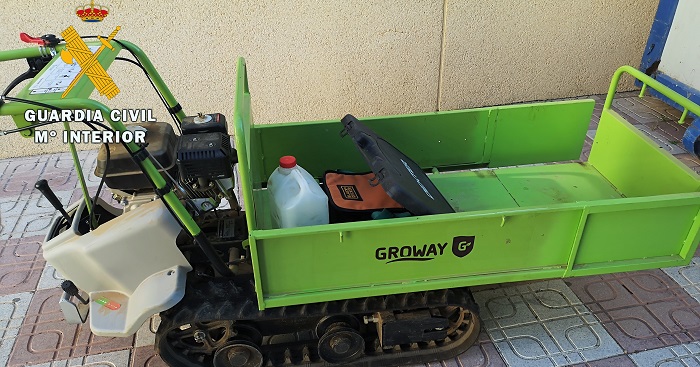Se investiga a dos individuos por el robo de una carretilla transportadora en un invernadero de Molvízar