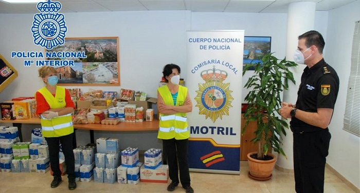 Agentes de la Policía Nacional de la Comisaría de Motril han llevado a cabo una recogida de alimentos solidaria