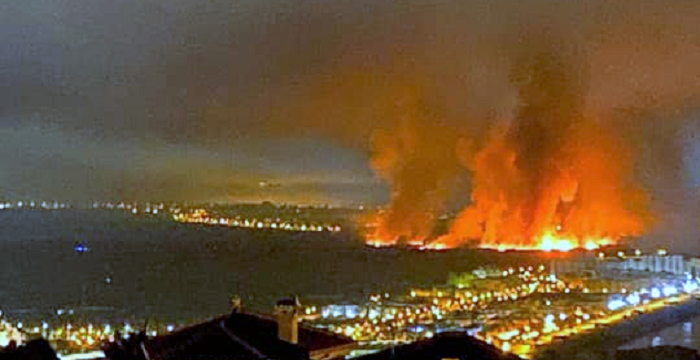 Aparatoso incendio en la vega de Salobreña
