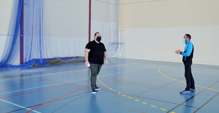 Comienzan las obras de sustitución de la cubierta del pabellón de Salobreña