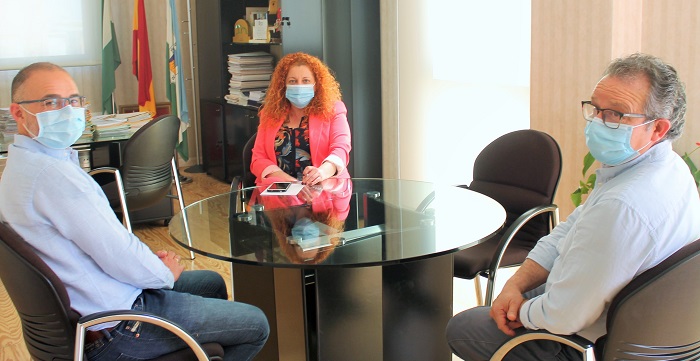 El gerente del Hospital Santa Ana de Motril realiza una visita institucional al Ayuntamiento de Salobreña