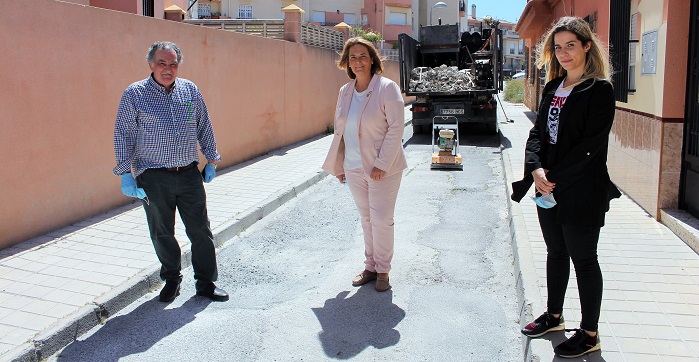 El inicio del asfaltado de las calles San Mateo y San Andrés de Motril pone fin a una reiterada demanda vecinal