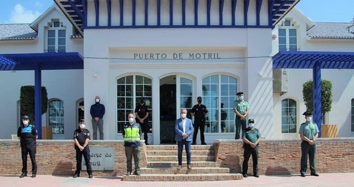 Minuto de silencio en el Puerto de Motril por los fallecidos por el Covid-19