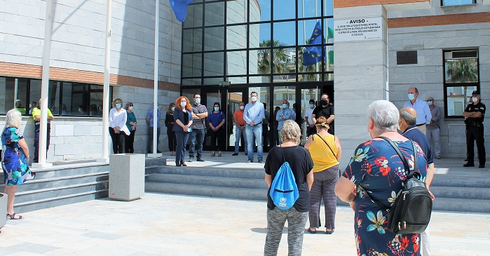 Salobreña se suma al minuto de silencio en recuerdo a las víctimas del Coronavirus en España