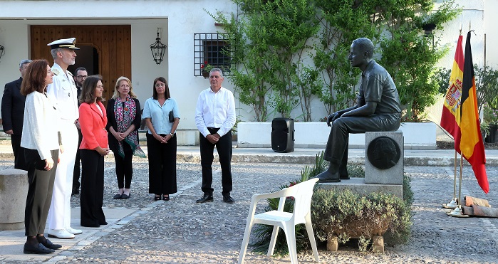 Felipe VI presidió una ofrenda floral en memoria del Rey Balduino de ...