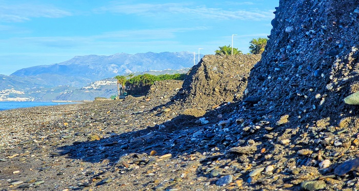 Las playas de Motril vuelven a sufrir graves desperfectos tras los temporales de Semana&nbsp;Santa