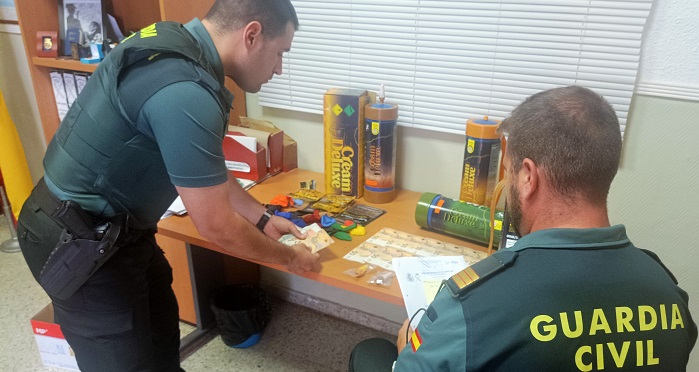La Guardia Civil detiene en La Herradura a un joven por traficar con óxido&nbsp;nitroso